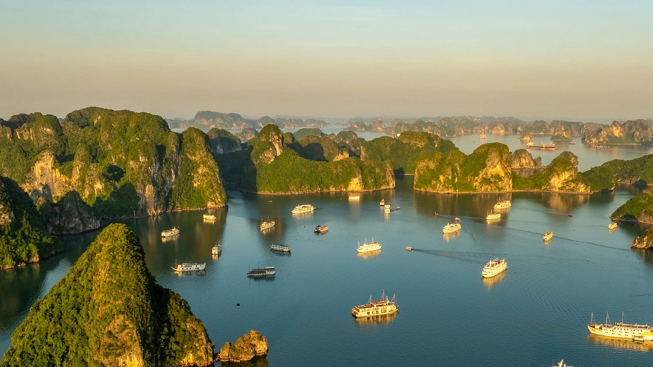 Hình ảnh minh họa chi tiết về Thời điểm lý tưởng để du lịch Hạ Long